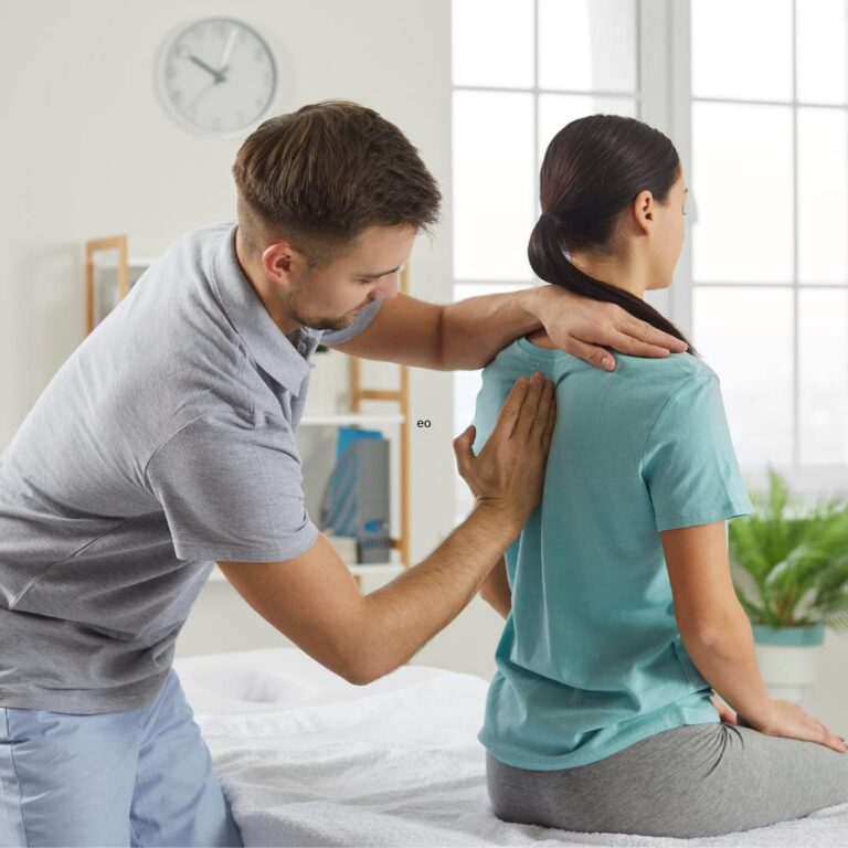Chiropractor vs Osteopath - Who should you Go for Treatment?